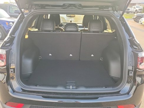 New 2025 Jeep Compass Latitude image 12