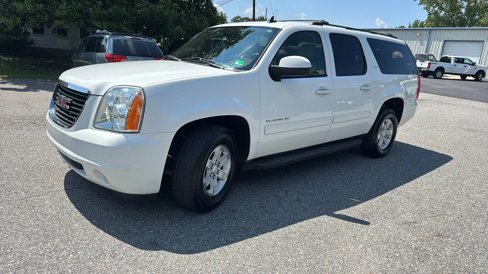 Used 2014 GMC Yukon XL SLT image 1