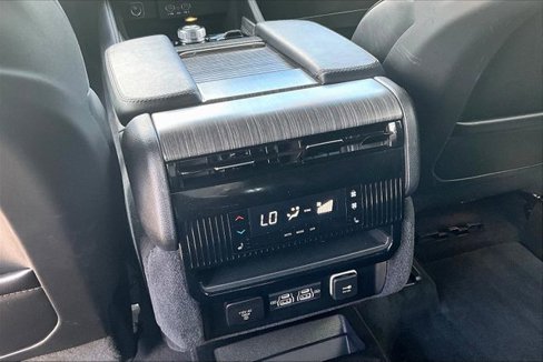 Used 2024 Jeep Wagoneer Series III image 32