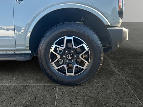 Used 2024 Ford Bronco Outer Banks image 9