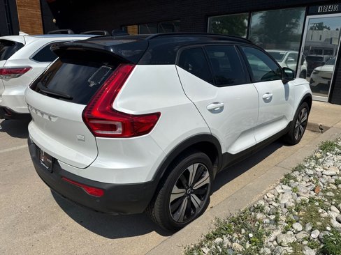 Used 2023 Volvo XC40 Recharge Plus image 4