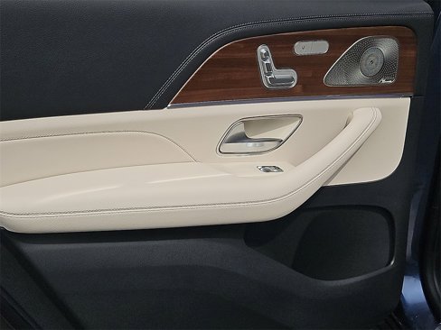 New 2026 Mercedes-Benz GLS 580 4MATIC image 16