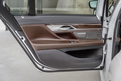 Used 2021 BMW 740i xDrive w/ M Sport Package image 54