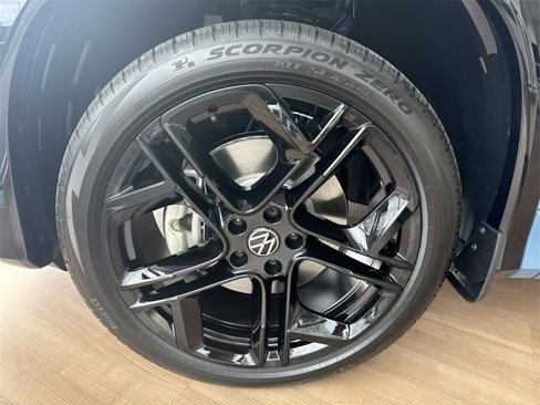 New 2025 Volkswagen Tiguan SE R-Line image 8