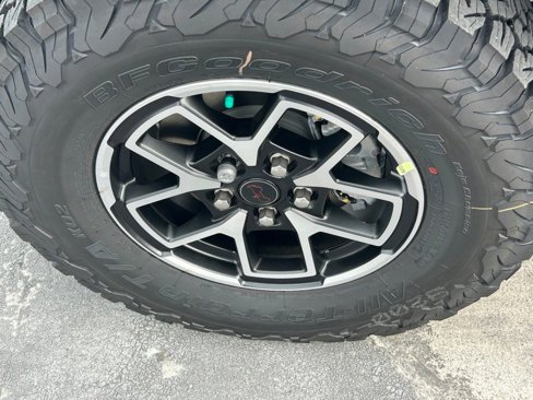 New 2025 Jeep Wrangler Unlimited Rubicon image 17
