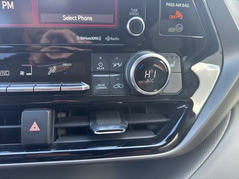 Used 2021 Toyota Highlander XLE image 31
