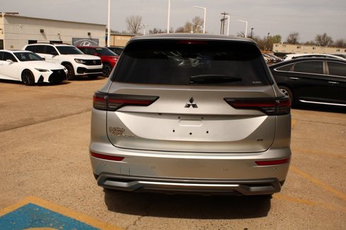 New 2025 Mitsubishi Outlander SE image 6