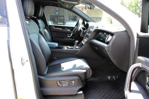 Used 2018 Bentley Bentayga image 27