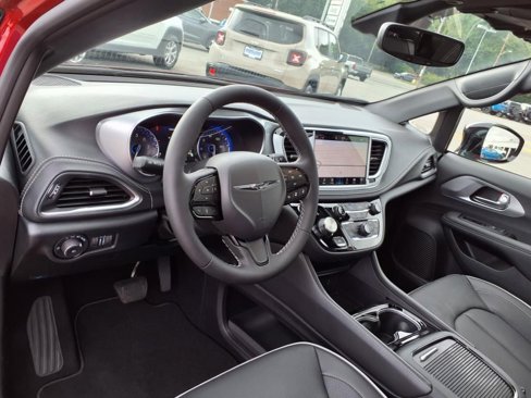 New 2026 Chrysler Pacifica Limited image 8