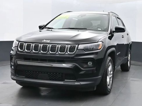 Used 2024 Jeep Compass Latitude image 1