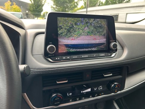 Used 2024 Nissan Rogue SV image 19