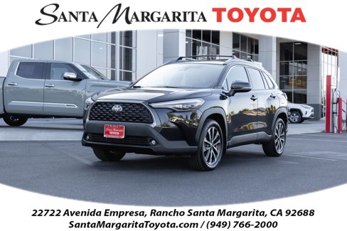 Certified 2022 Toyota Corolla Cross XLE image 1