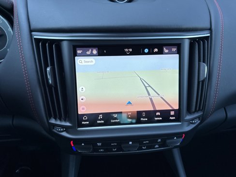 Used 2024 Maserati Levante GT Ultima image 18