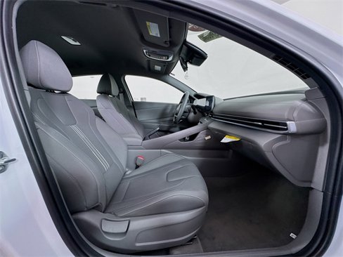 Used 2024 Hyundai Elantra SEL image 40