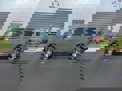 Used 2024 Ford Expedition Limited image 2