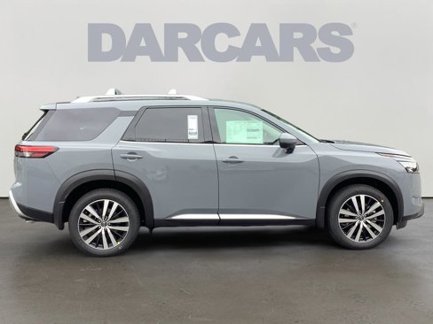 New 2025 Nissan Pathfinder Platinum image 8