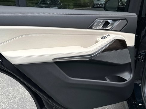 New 2026 BMW X7 M60i w/ Executive Package image 12