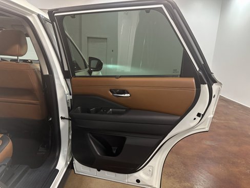 Used 2024 Nissan Pathfinder Platinum image 83