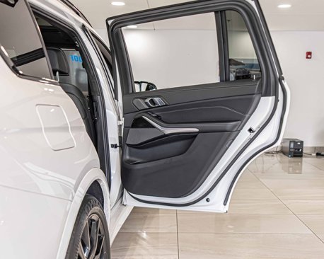 Used 2025 BMW X7 M60i w/ Climate Comfort Package image 44
