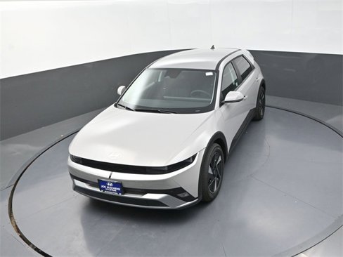 New 2025 Hyundai Ioniq 5 SE image 24