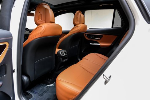 Used 2025 Mercedes-Benz GLC 300 image 37