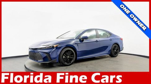 Used 2025 Toyota Camry SE image 1