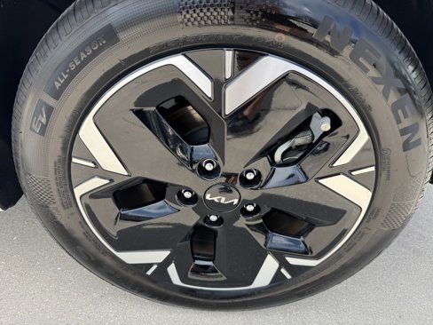 Certified 2024 Kia Niro Wave image 31