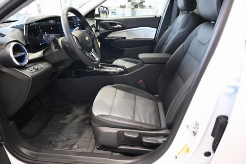 New 2025 Chevrolet Trax LT w/ Driver Confidence Package image 9