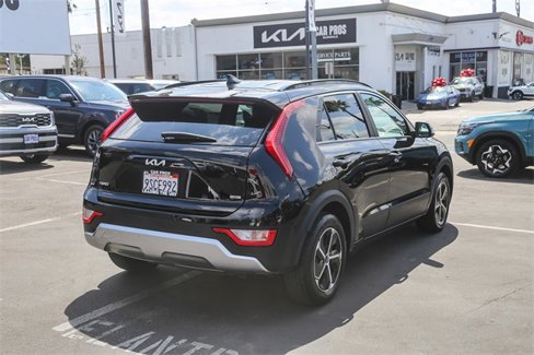 Used 2025 Kia Niro EX image 10