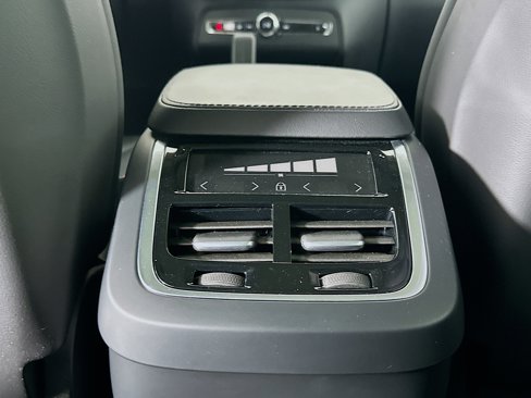 Used 2024 Volvo XC90 B5 Core image 28