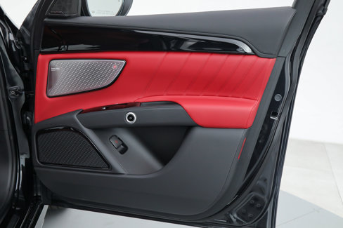 Used 2025 Maserati Grecale Modena image 9