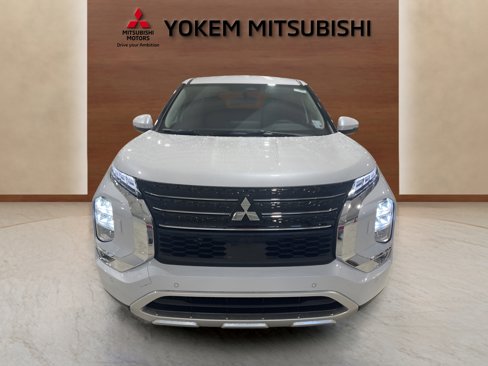 New 2025 Mitsubishi Outlander SE image 7