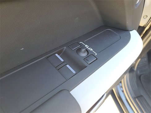Used 2024 Land Rover Defender 90 S image 14