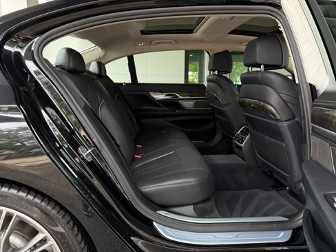 Used 2019 BMW 750i w/ Executive Package image 35