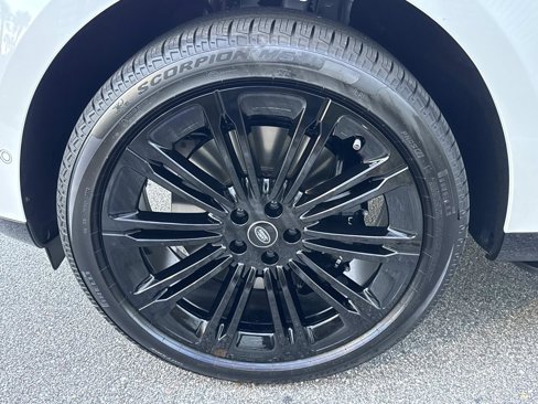 New 2025 Land Rover Range Rover Autobiography image 10