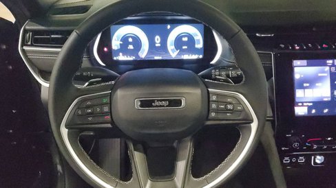 Used 2025 Jeep Grand Cherokee L Laredo image 29