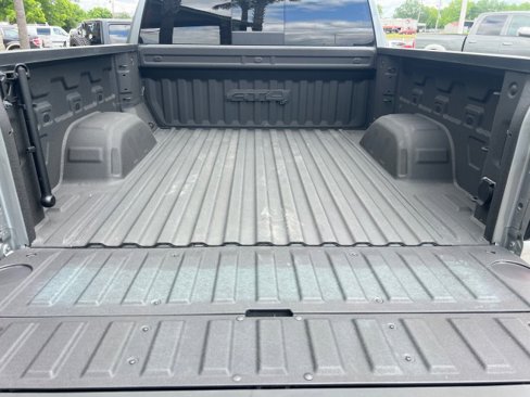 Used 2024 GMC Sierra 1500 AT4 w/ Technology Package image 8