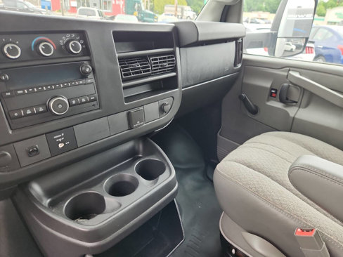 Used 2016 Chevrolet Express 3500 Extended image 9