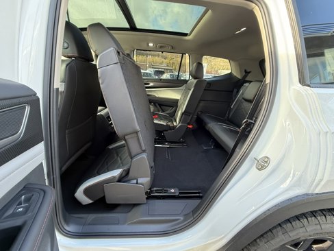 New 2025 Volkswagen Atlas Peak Edition SE image 21