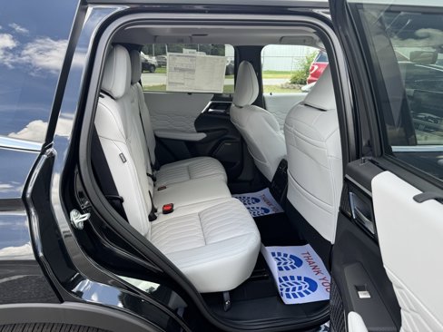 New 2025 Mitsubishi Outlander AWD image 30