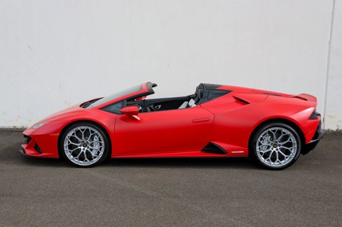 Used 2024 Lamborghini Huracan EVO image 3