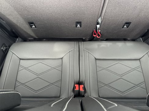 New 2025 Volkswagen Atlas SE image 29