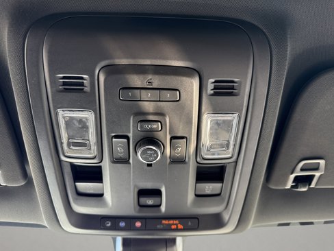 Used 2022 Chevrolet Suburban RST w/ Luxury Package image 21