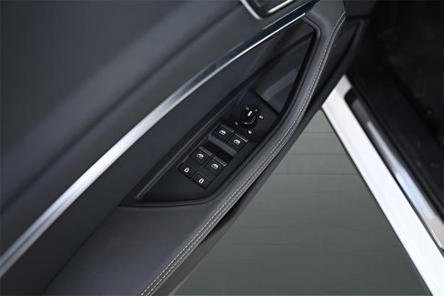 Used 2024 Audi Q8 e-tron Premium image 13