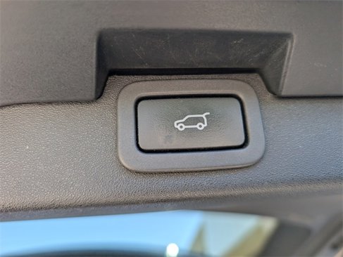 Used 2020 Land Rover Discovery HSE image 8