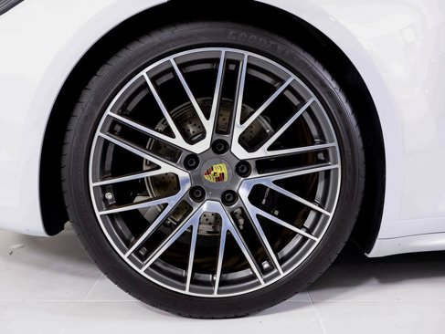 Certified 2024 Porsche 911 Carrera image 23