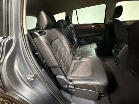 Used 2025 Volkswagen Atlas SE image 14