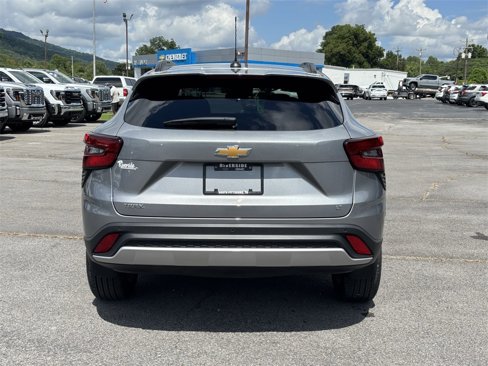 Used 2025 Chevrolet Trax LT w/ Driver Confidence Package image 8