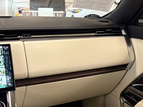 Used 2023 Land Rover Range Rover SE image 20