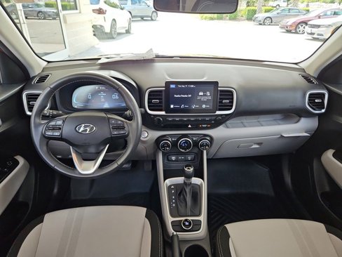 Used 2024 Hyundai Venue SEL image 9